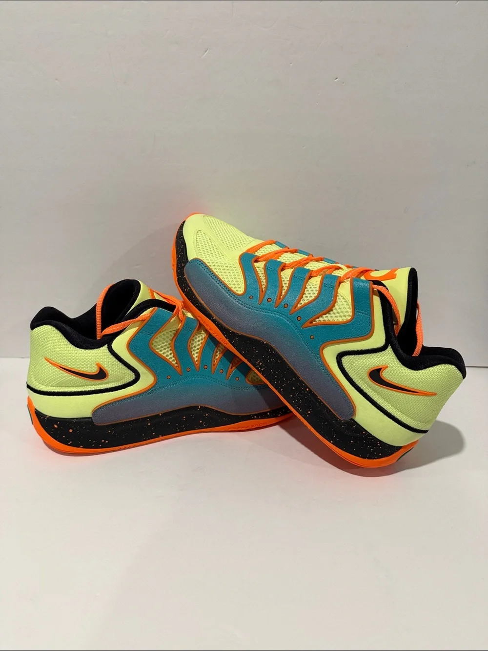 KD18 ‘Clear Jade Liquid Lime’ Sz: 13 (HV1993-301)